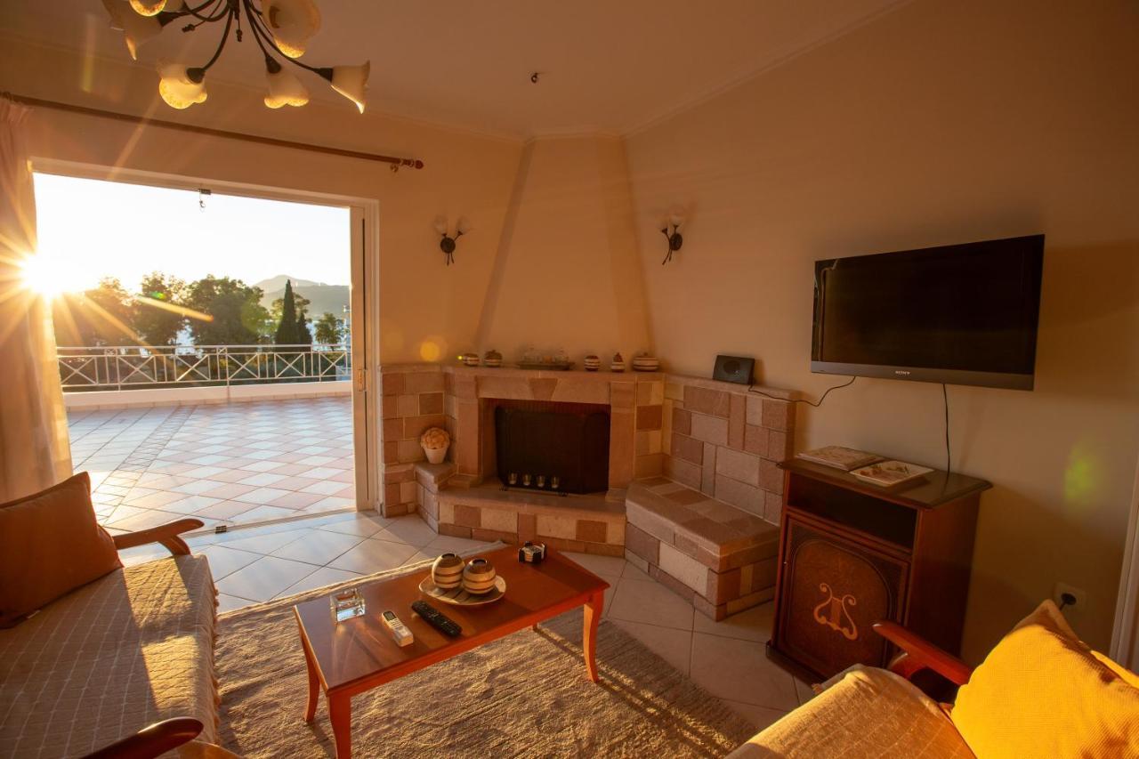 Near Nafpaktos' KiteSurfing beach, Luxurious Penthouse - Άνετο οροφοδιαμέρισμα 65m2 με θέα, κοντά στην παραλία Γριμπόβου Εξωτερικό φωτογραφία