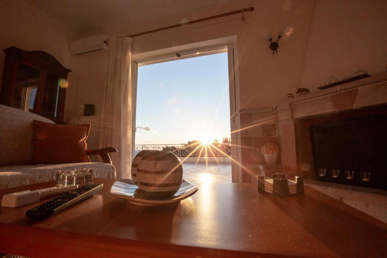 Near Nafpaktos' KiteSurfing beach, Luxurious Penthouse - Άνετο οροφοδιαμέρισμα 65m2 με θέα, κοντά στην παραλία Γριμπόβου Εξωτερικό φωτογραφία
