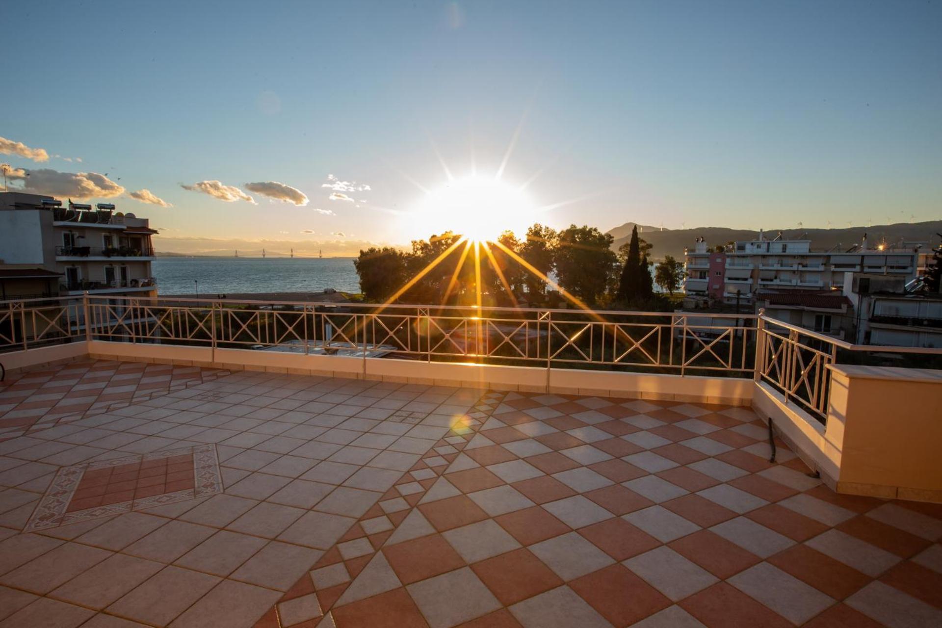 Near Nafpaktos' KiteSurfing beach, Luxurious Penthouse - Άνετο οροφοδιαμέρισμα 65m2 με θέα, κοντά στην παραλία Γριμπόβου Εξωτερικό φωτογραφία